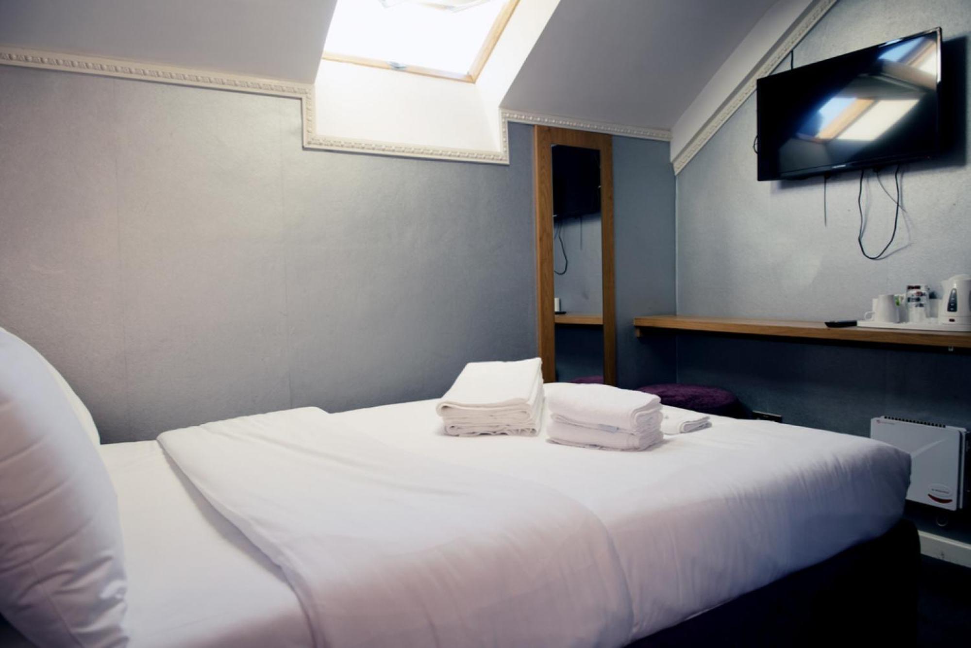 Hotels 24-7 - The Old Victoria Hotel Newport  Bagian luar foto