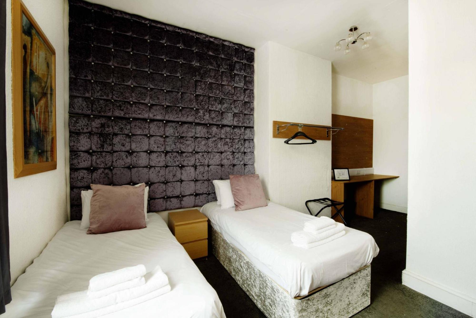 Hotels 24-7 - The Old Victoria Hotel Newport  Bagian luar foto
