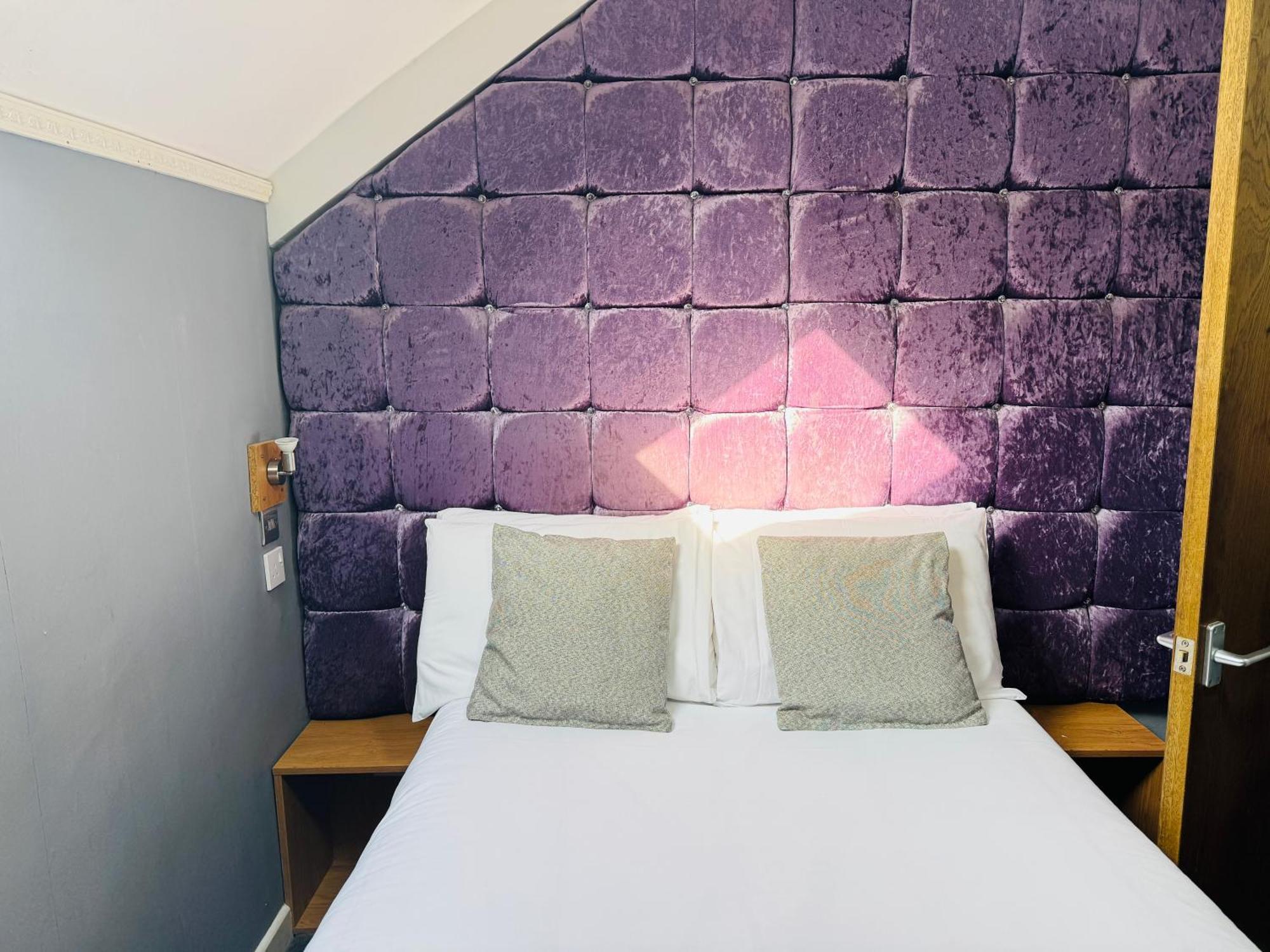 Hotels 24-7 - The Old Victoria Hotel Newport  Bagian luar foto